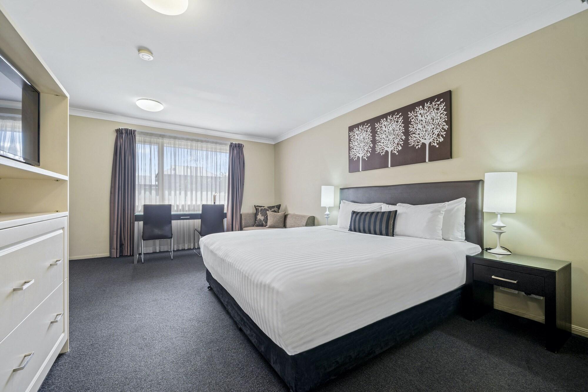 Ambassador On Ruthven Motel Toowoomba Exterior photo