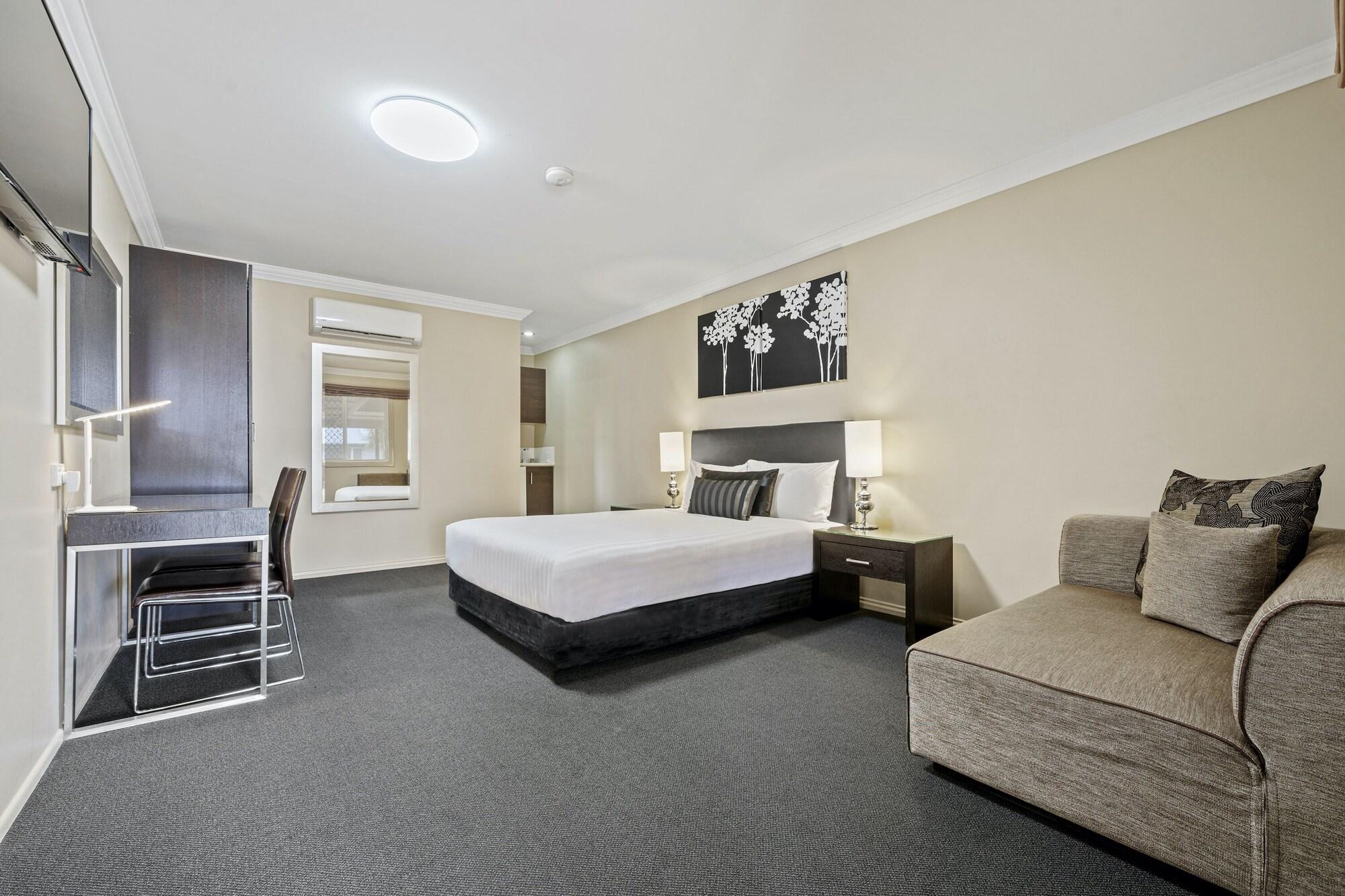 Ambassador On Ruthven Motel Toowoomba Exterior photo