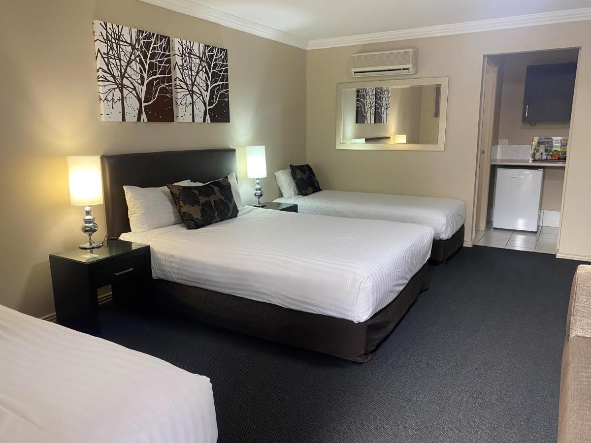 Ambassador On Ruthven Motel Toowoomba Room photo