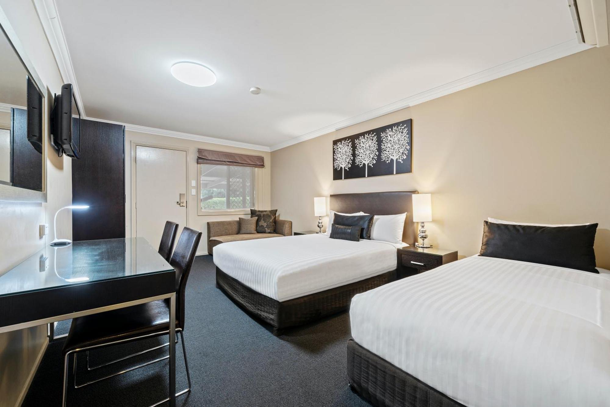 Ambassador On Ruthven Motel Toowoomba Room photo